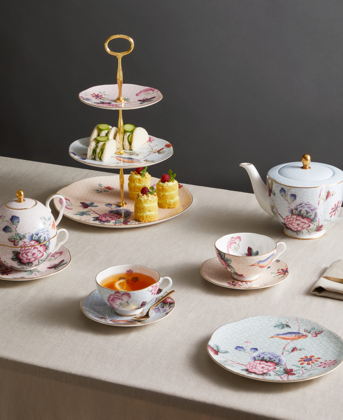 Wedgwood Set of 4 Cuckoo Tea Plates