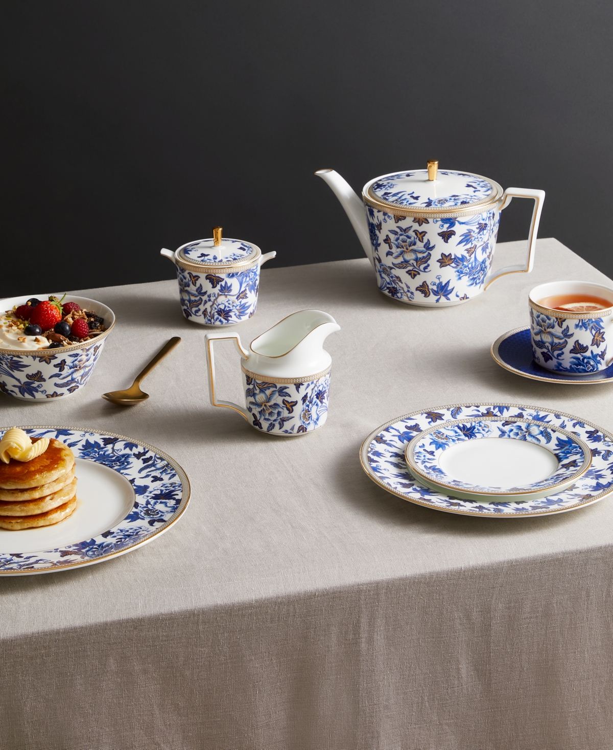 Wedgwood Hibiscus Accent Plate