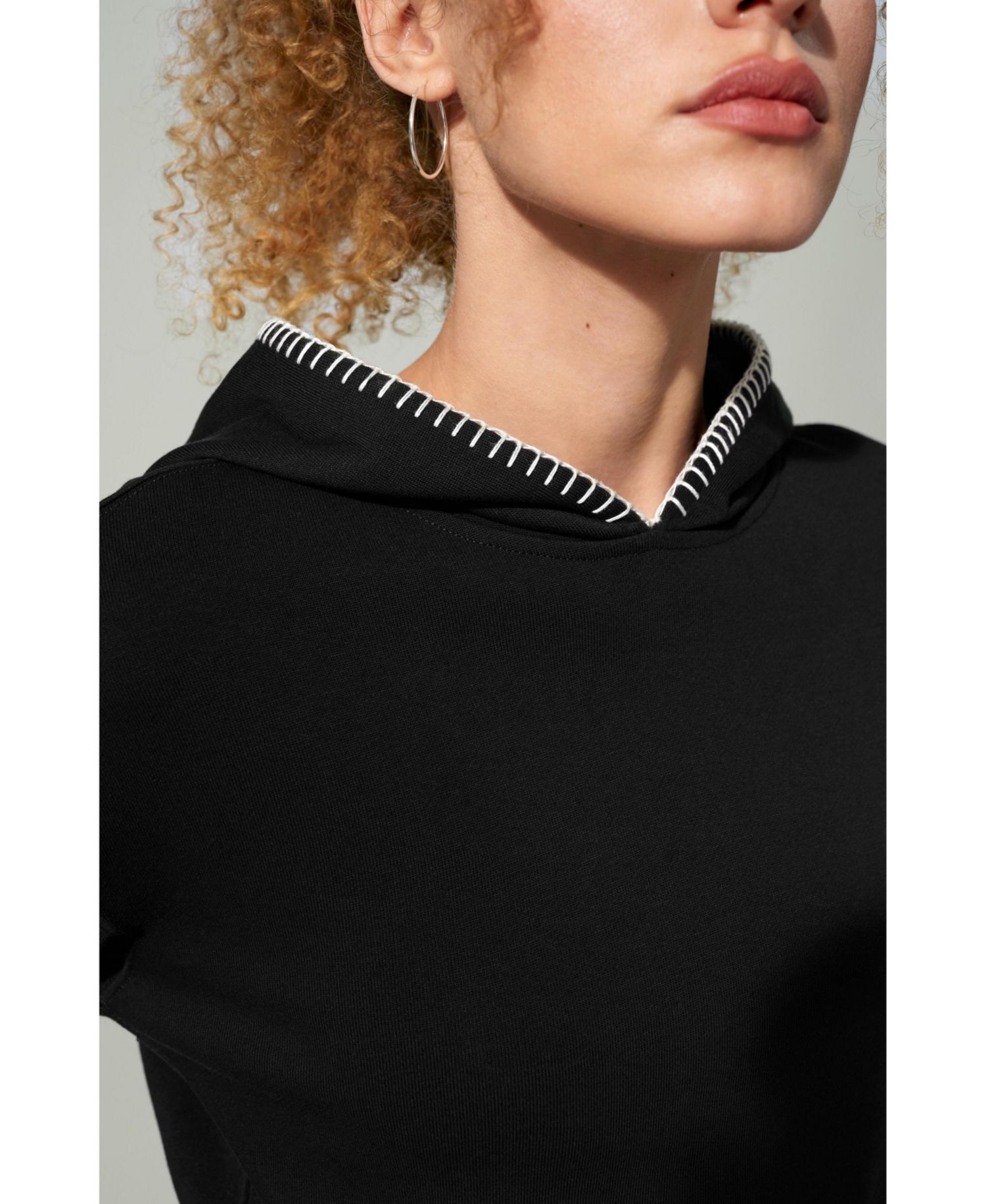 Cropped Fit Seamflow Poise Pullover Hoddie