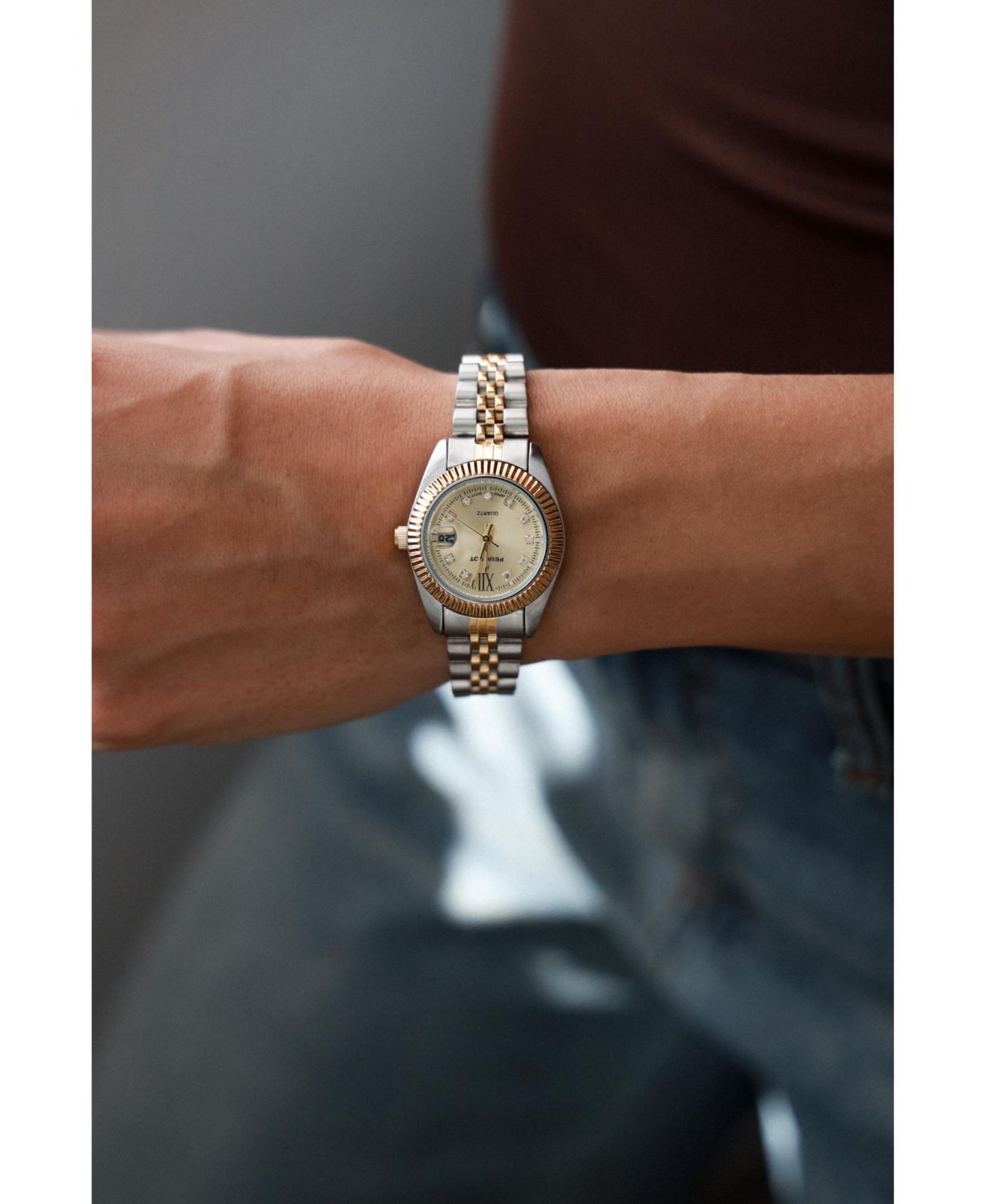 Женские часы Peugeot Two-Tone 25mm Fluted Bezel Steel Bracelet Watch, цвет: Серебряный — фото 4