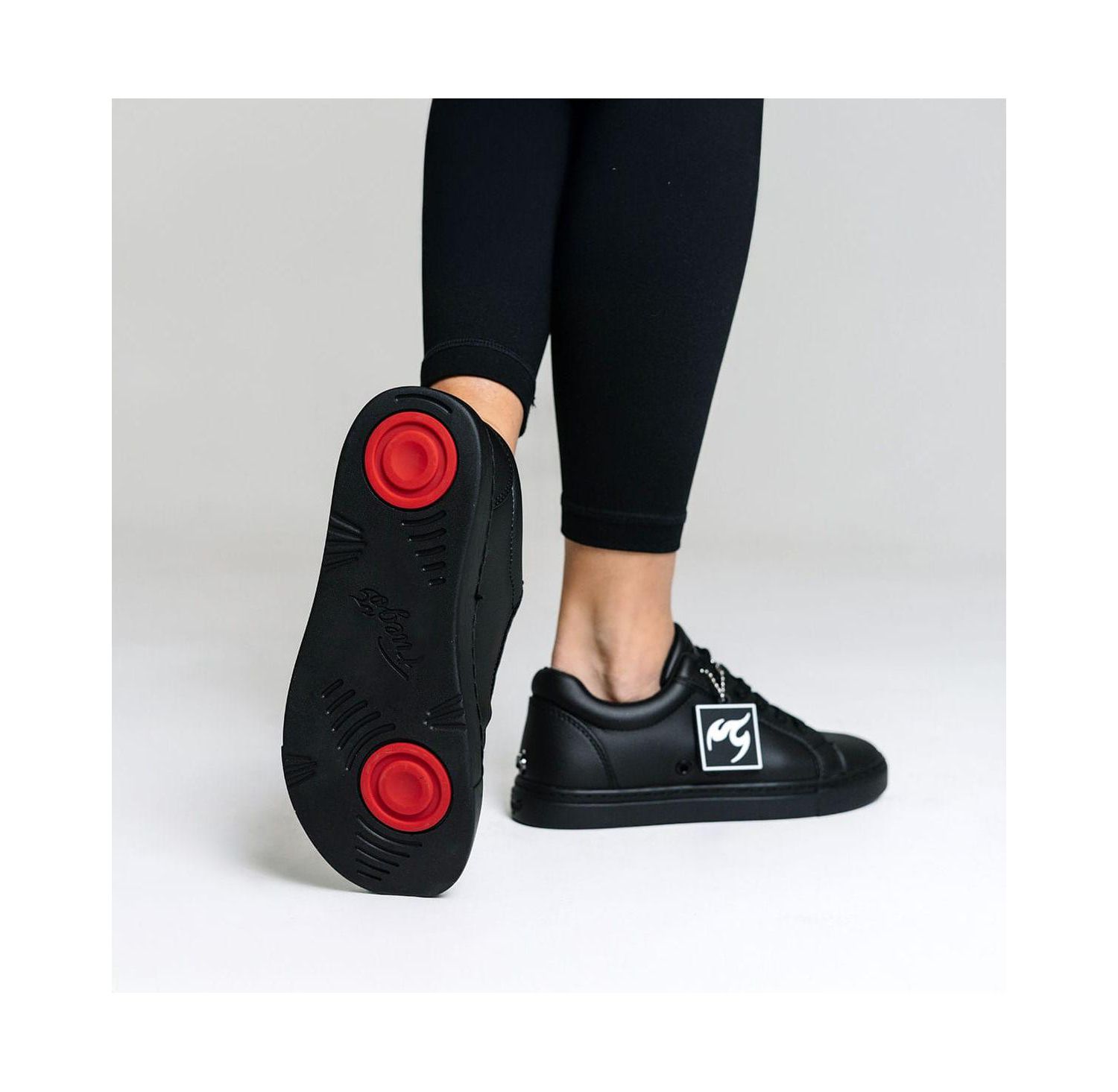 Men's All-black Low-top Sneaker