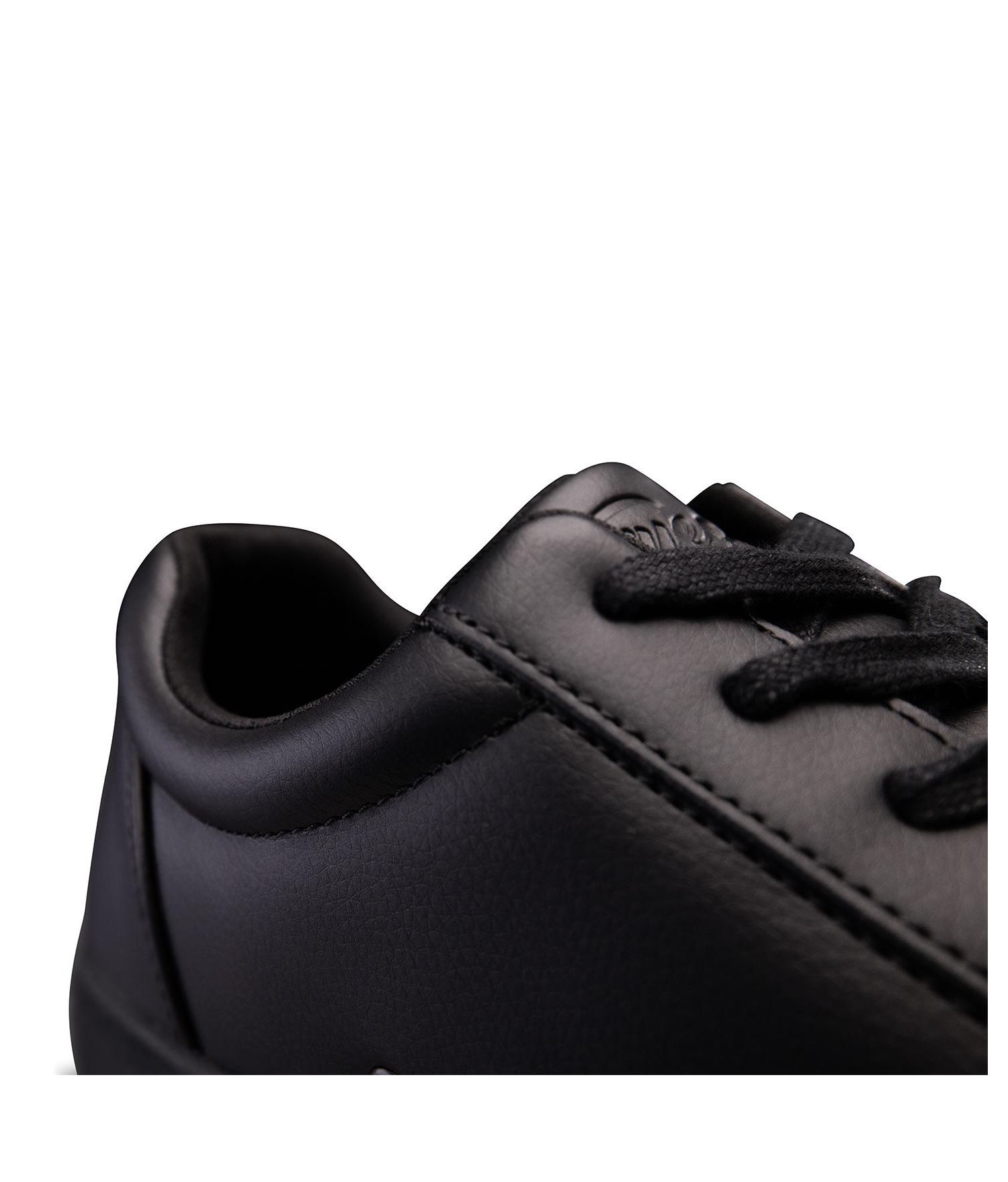 Men's All-black Low-top Sneaker