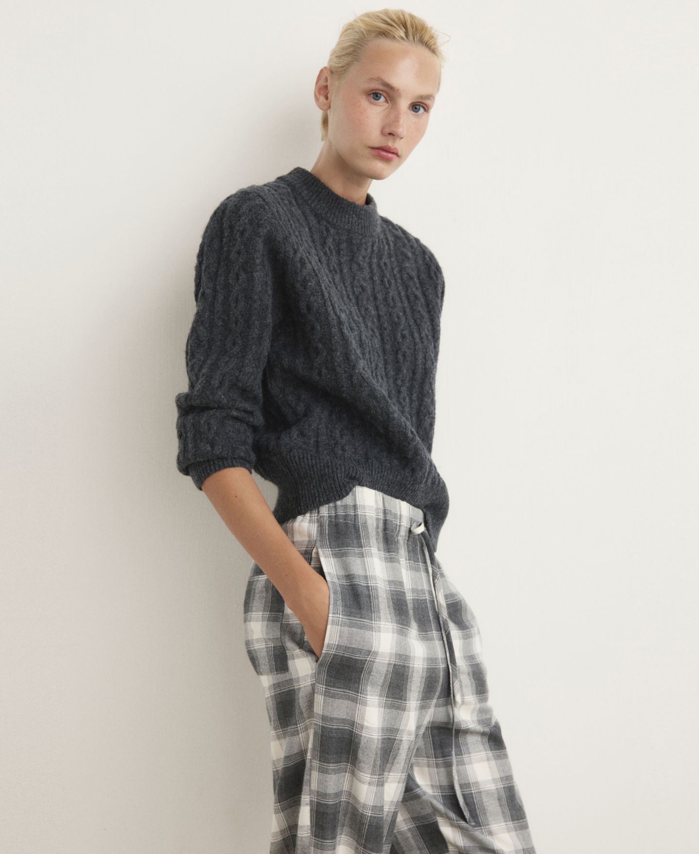 Женские брюки Mango Checked Flannel, цвет: Серый — фото 3
