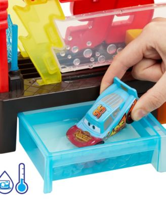 Disney and Pixar Cars Color Changers Race Ready Car Wash Playset with Color Changing Lightning McQueen
