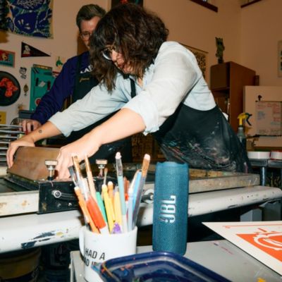 Flip 7 Portable Waterproof And Drop-Proof Speaker