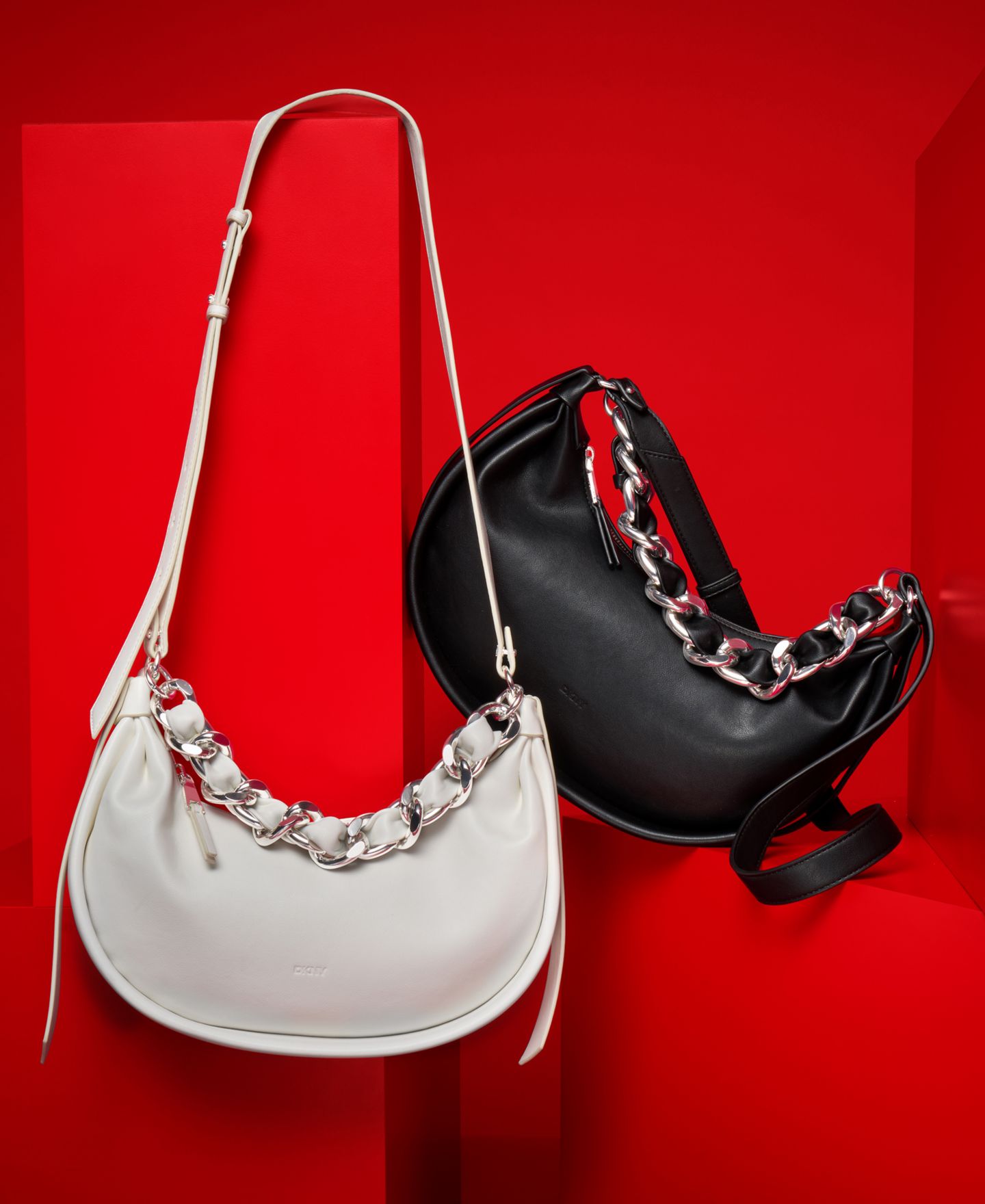 Женская сумка DKNY Fiona Small Hobo, цвет: Чёрный / Серебряный — фото 2