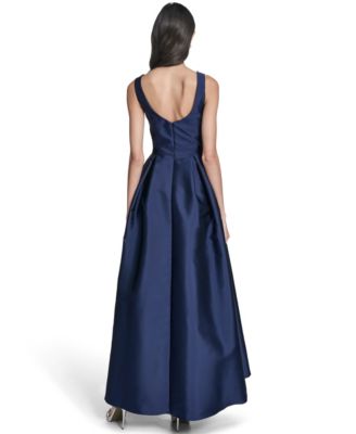 Women's Sleeveless Scoop Neck Ball Gown
