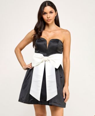 Juniors' Strapless Sweetheart Neck Dress