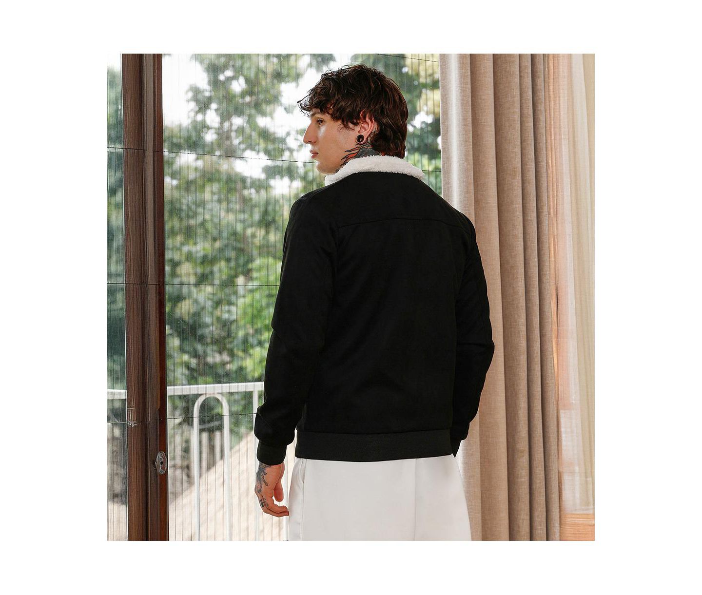 Мужская куртка Cahoot Campus Sutra Raven Black Contrast Sherpa-Lined Suede Bomber, цвет: Чёрный — фото 4