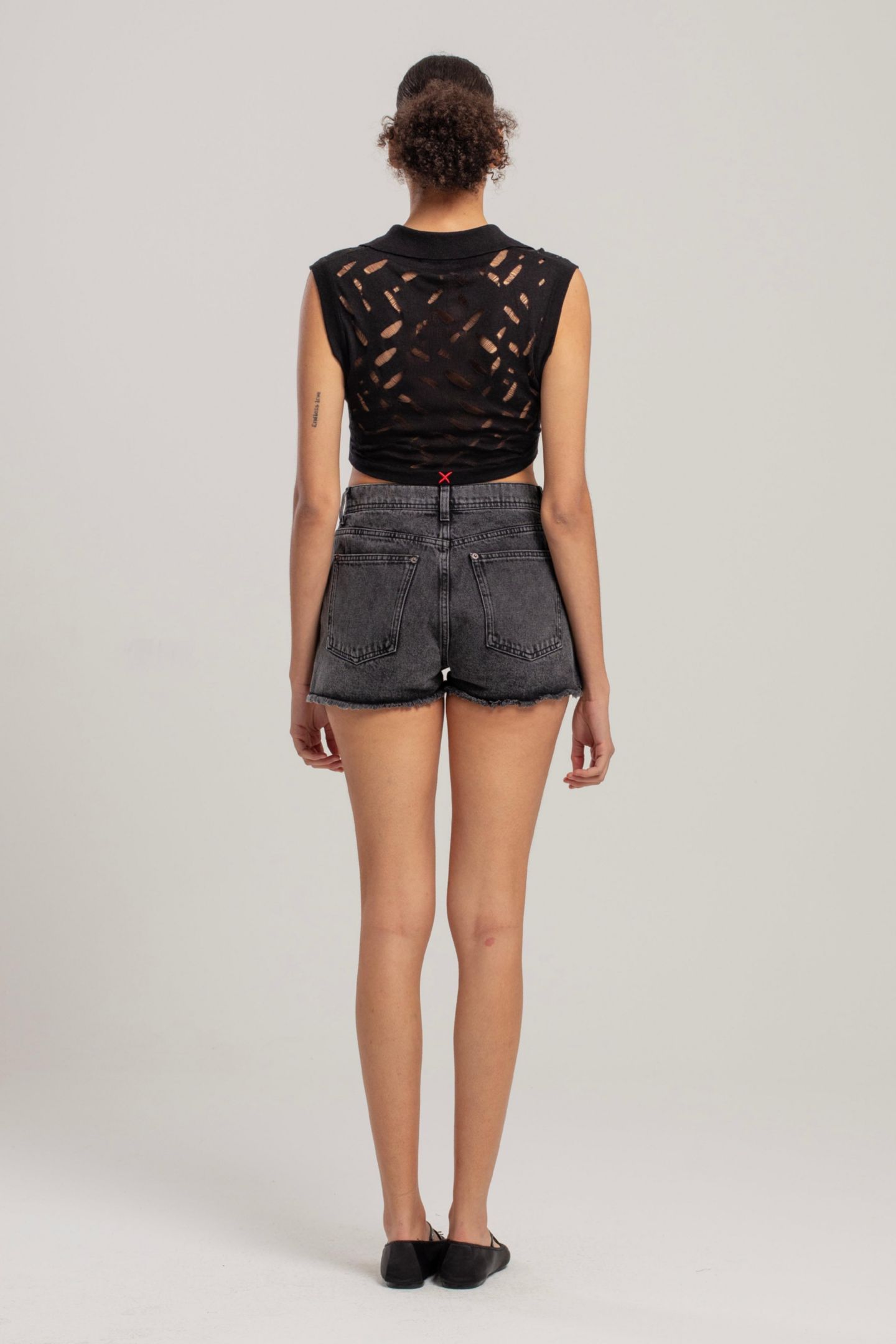 Женский топ PCFG Cropped Ripped Knit, цвет: Угольно-чёрный — фото 8