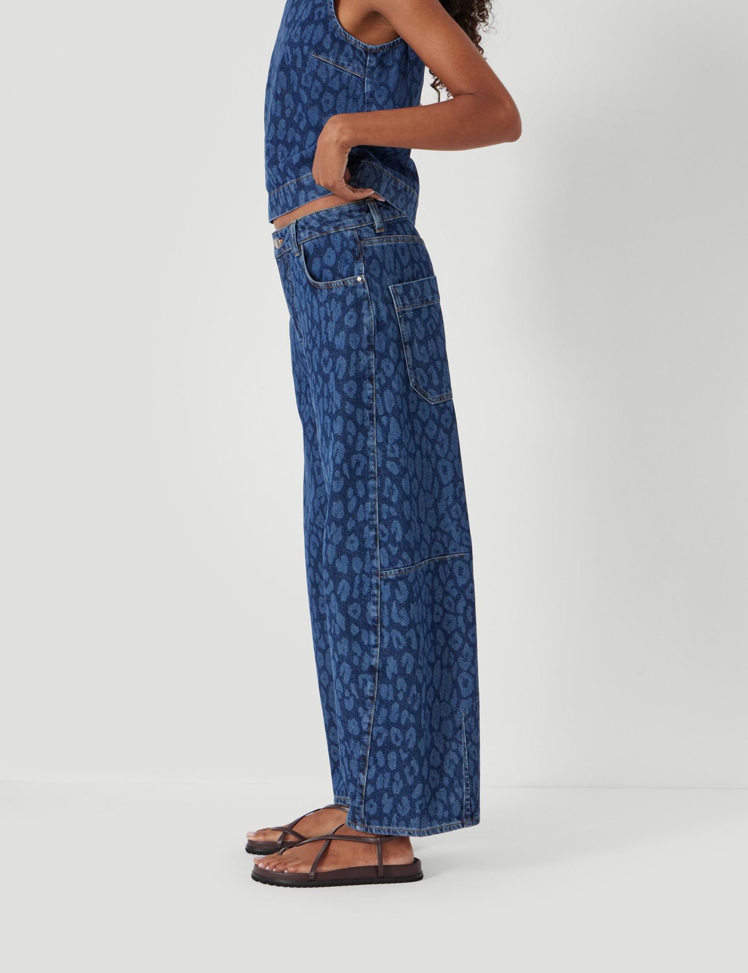 Women's Cropped Bree Horseshoe Barrel Leg Jeans