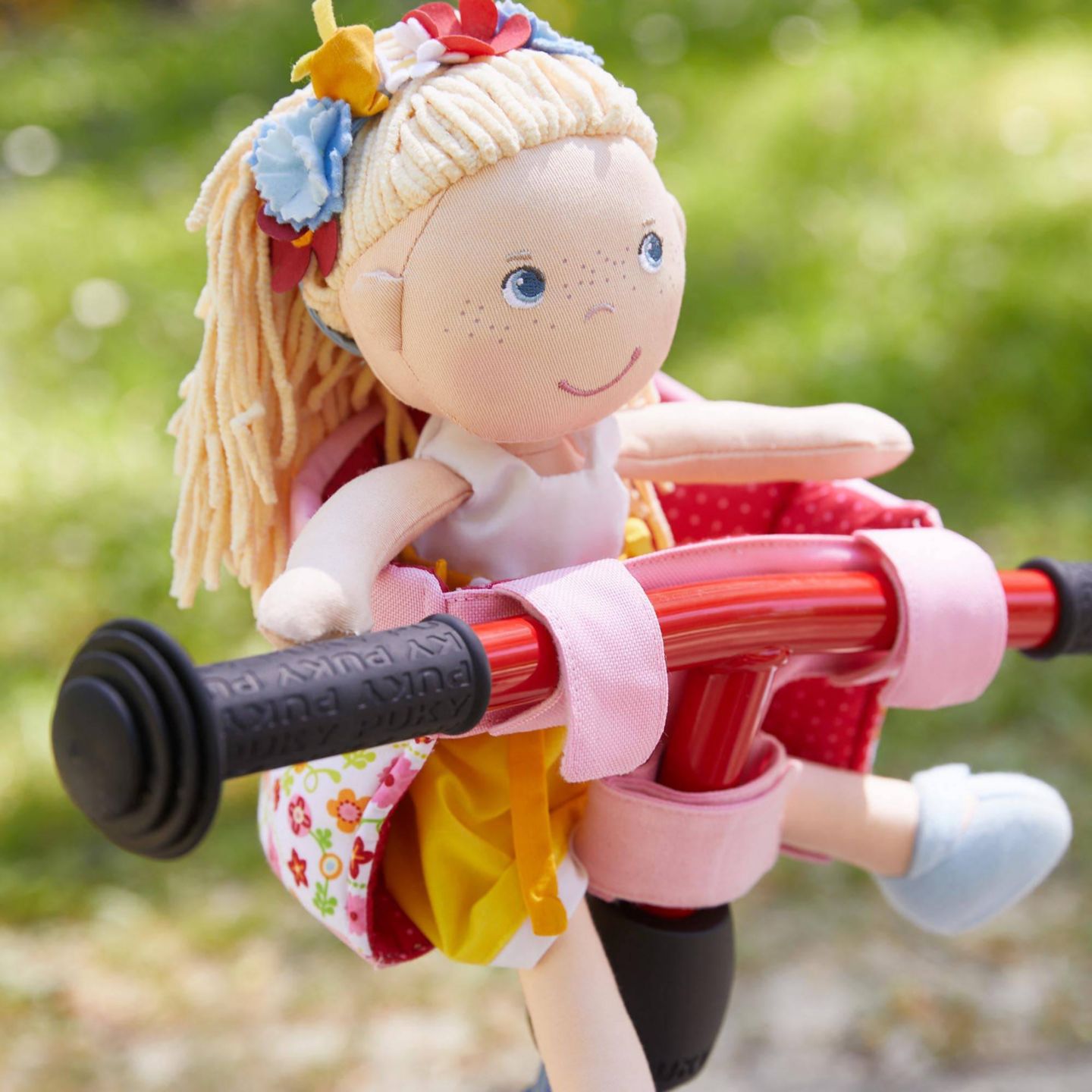 Детская кукла Haba Flower Meadow Doll Bike and Sled Seat, Ages 12-24 Months — фото 2