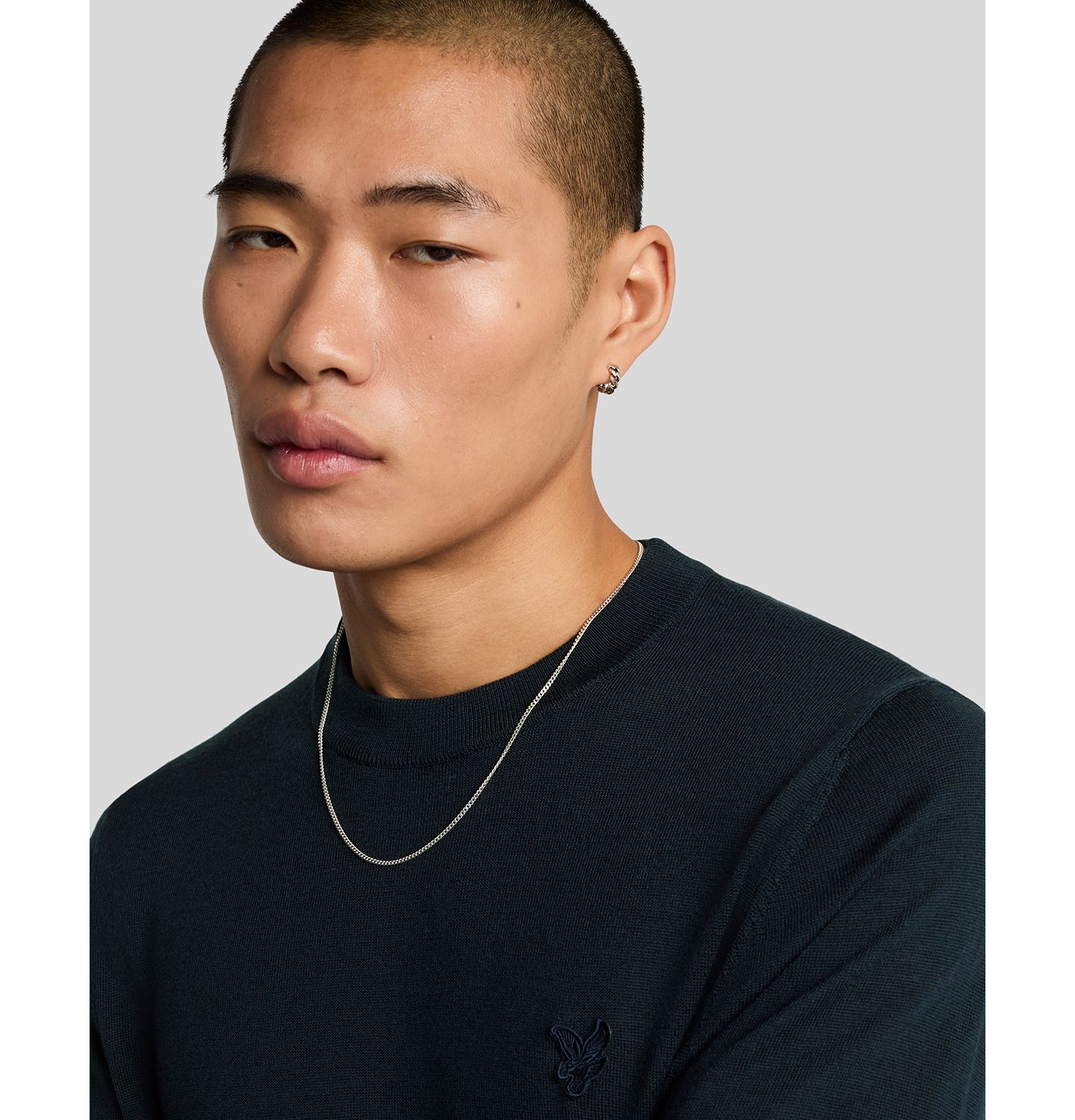 Мужской свитер Lyle & Scott Tonal Eagle Merino Crew Neck, цвет: Тёмный тёмно-синий — фото 3