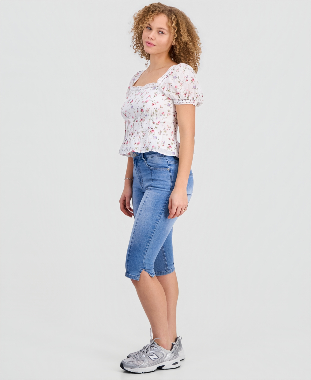 Dollhouse Juniors' Slit-Hem Capri Jeans