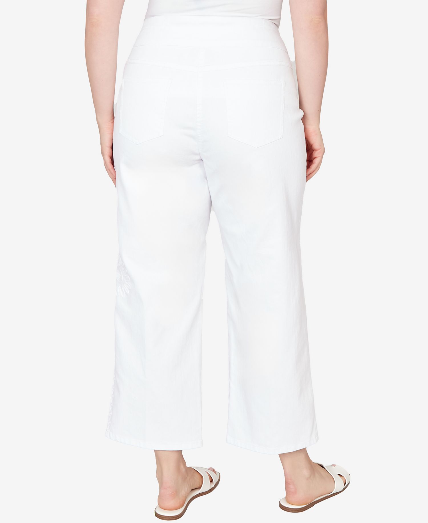 Plus Size Embroidered Stovepipe Pull On Jeans