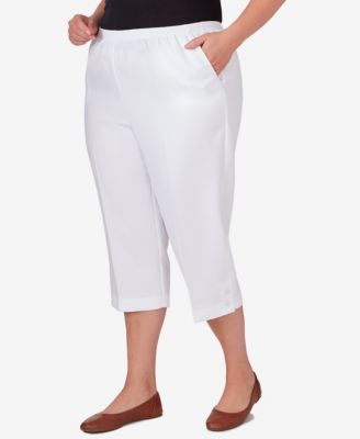 Plus Size Classic Button Hem Gathered Waistband Capri Pants
