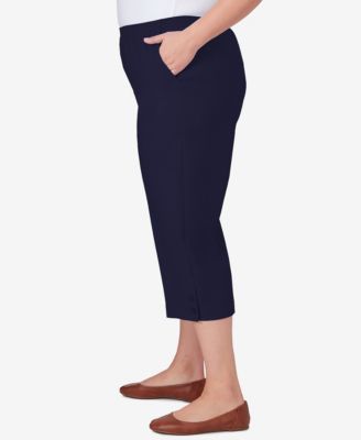 Plus Size Classic Button Hem Gathered Waistband Capri Pants
