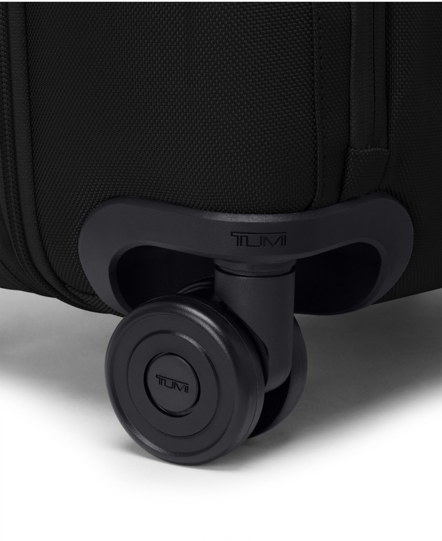 Чемодан TUMI Alpha Large Dual Access Carry-On Spinner, цвет: Чёрный — фото 4