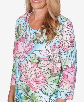 Petite Classic Stained Glass Floral Print Top with Necklace