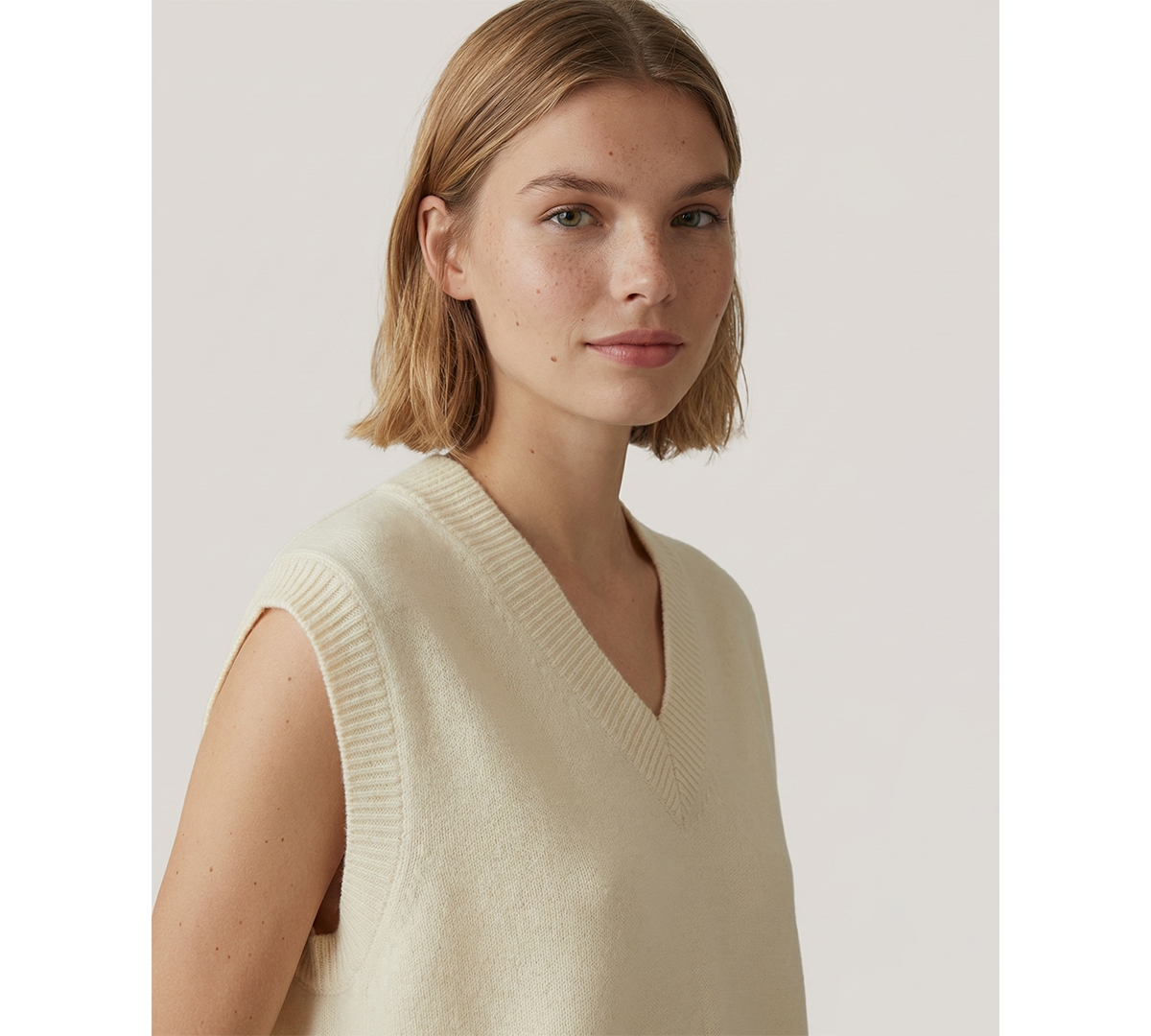 Naadam Women's V-Neck Sleeveless Vest