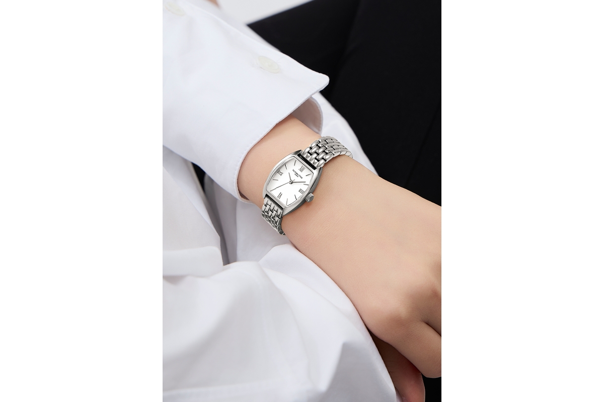 Victoria Hyde Women's Watch Barrel in silver