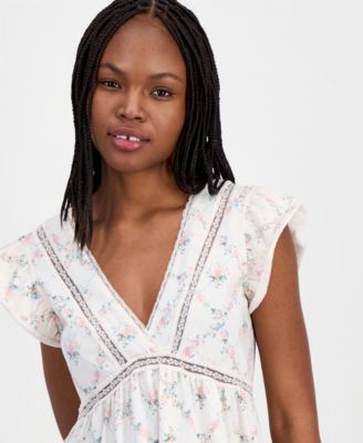 Juniors' Flutter-Sleeve Babydoll Top