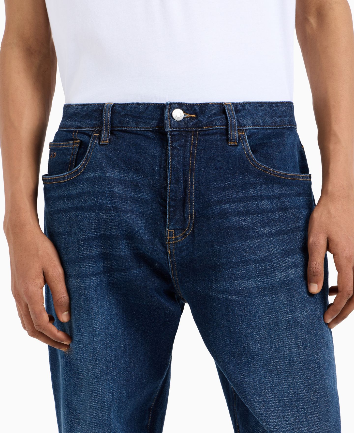 Мужские джинсы A|X Armani Exchange J13 Comfort Slim Fleece Stretch Denim Jeans, цвет: Чёрный джинсовый — фото 3