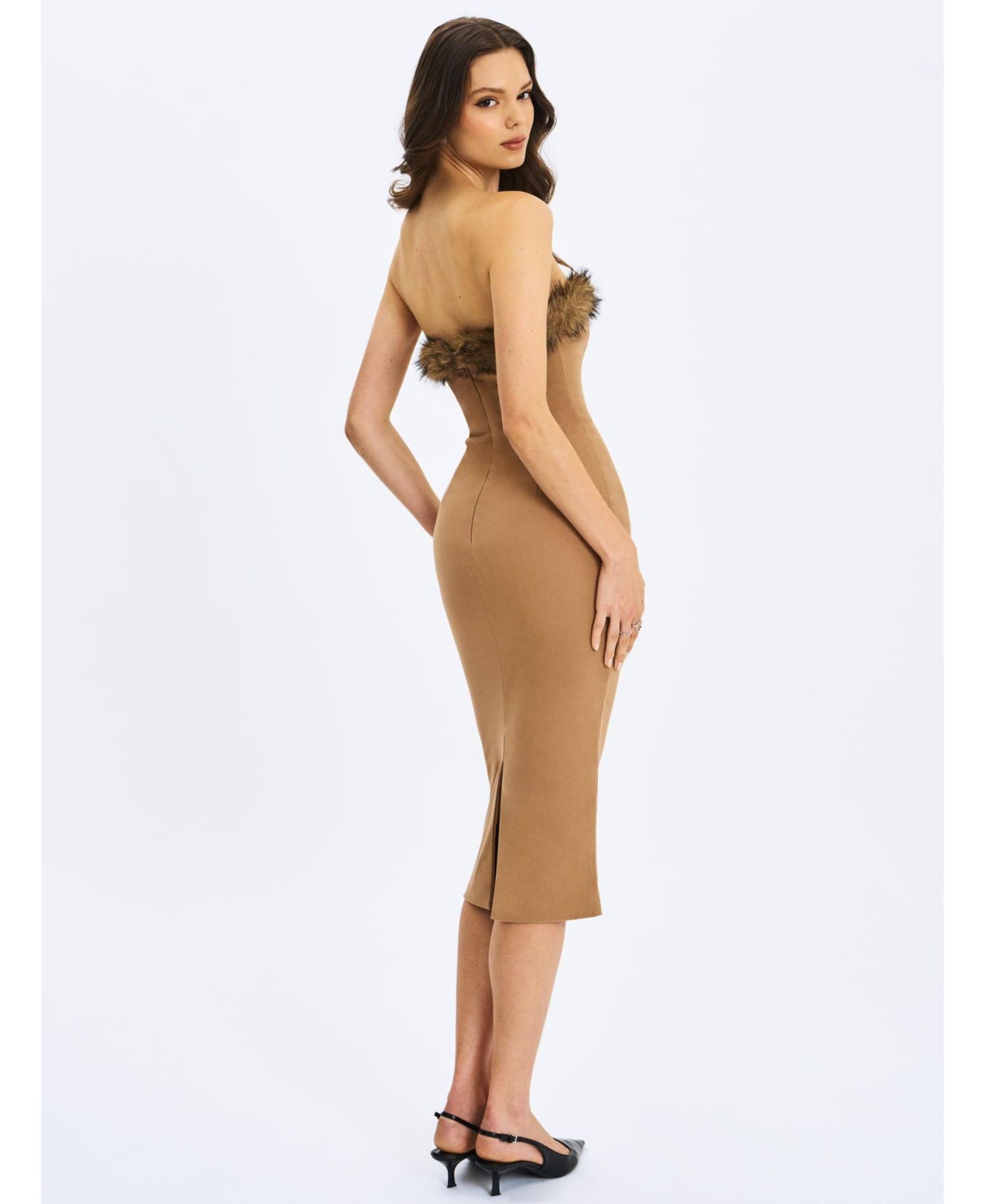 Женское платье Miss Circle Rayanne Chestnut Strapless Fur-Trimmed Sweetheart Maxi, цвет: Коричневый — фото 4