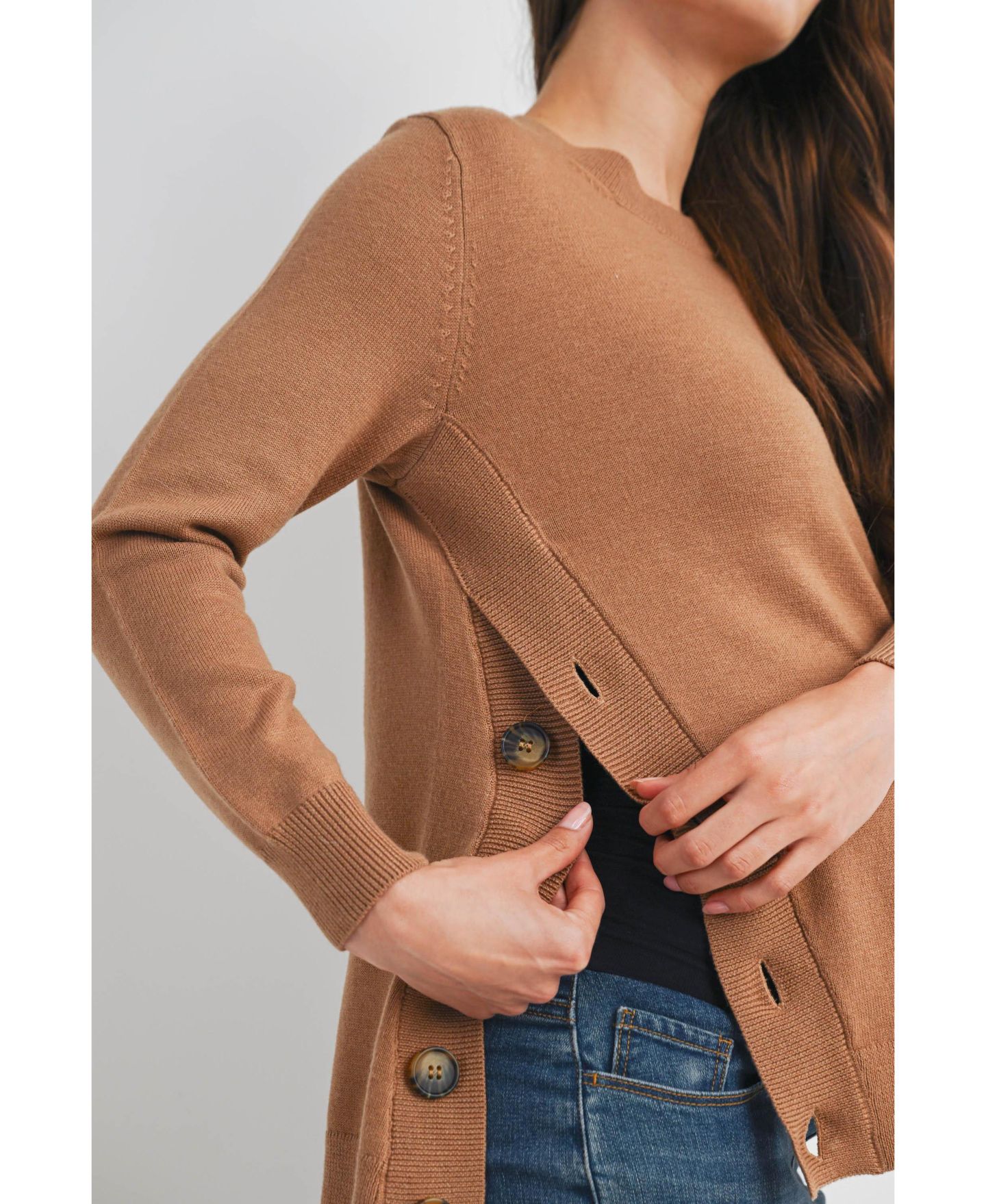 Женский свитер Hello Miz Maternity Crew Neck Side Button Knit Nursing Friendly, цвет: Верблюжий — фото 5