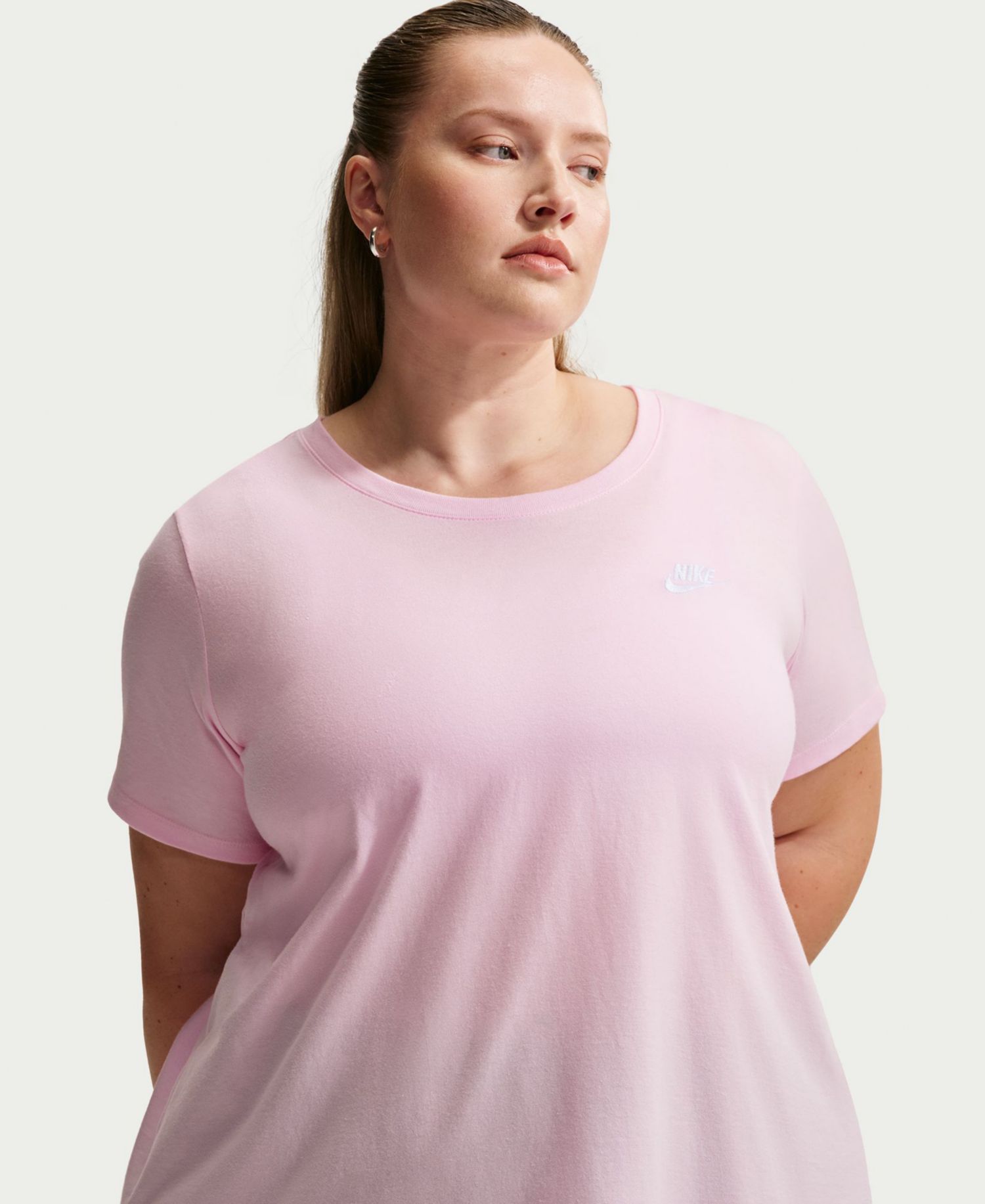 Plus Sportswear Club Essentials T-Shirt
