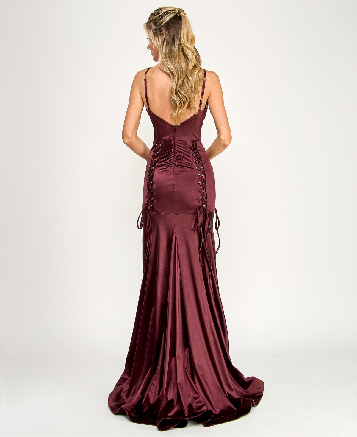 Emerald Sundae Juniors' Grommet Mermaid V-Neck Ball Gown