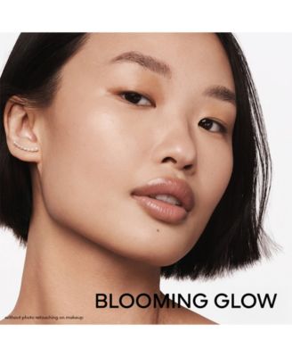 Limited Edition M&eacute;t&eacute;orites Blooming Glow Light-Revealing Pearls of Powder