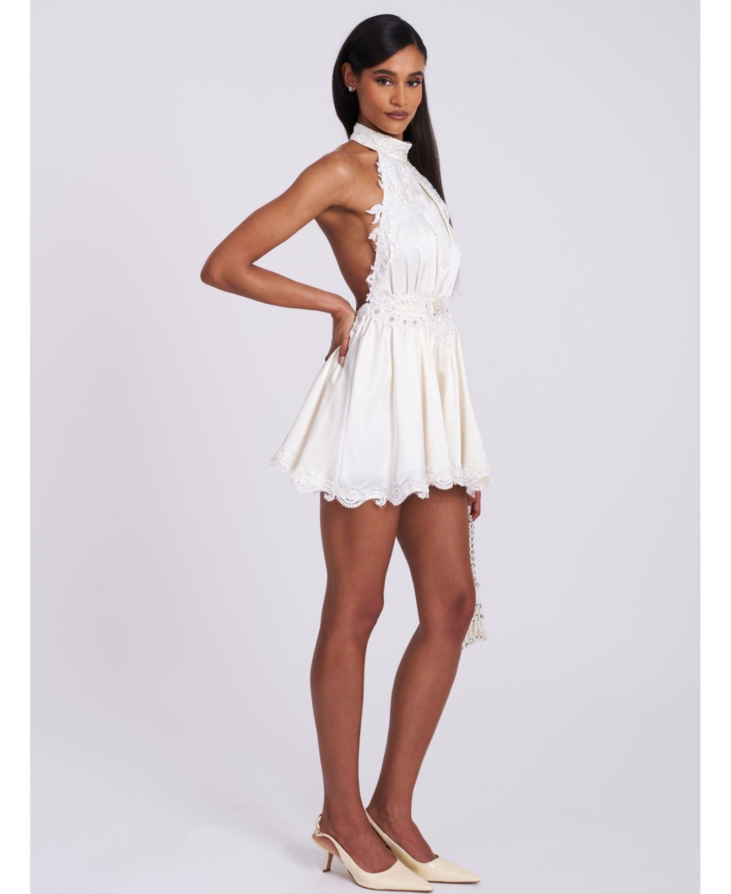 Женское платье Miss Circle Idalia Beaded Lace Trim Backless Halter Mini, цвет: Белый — фото 9
