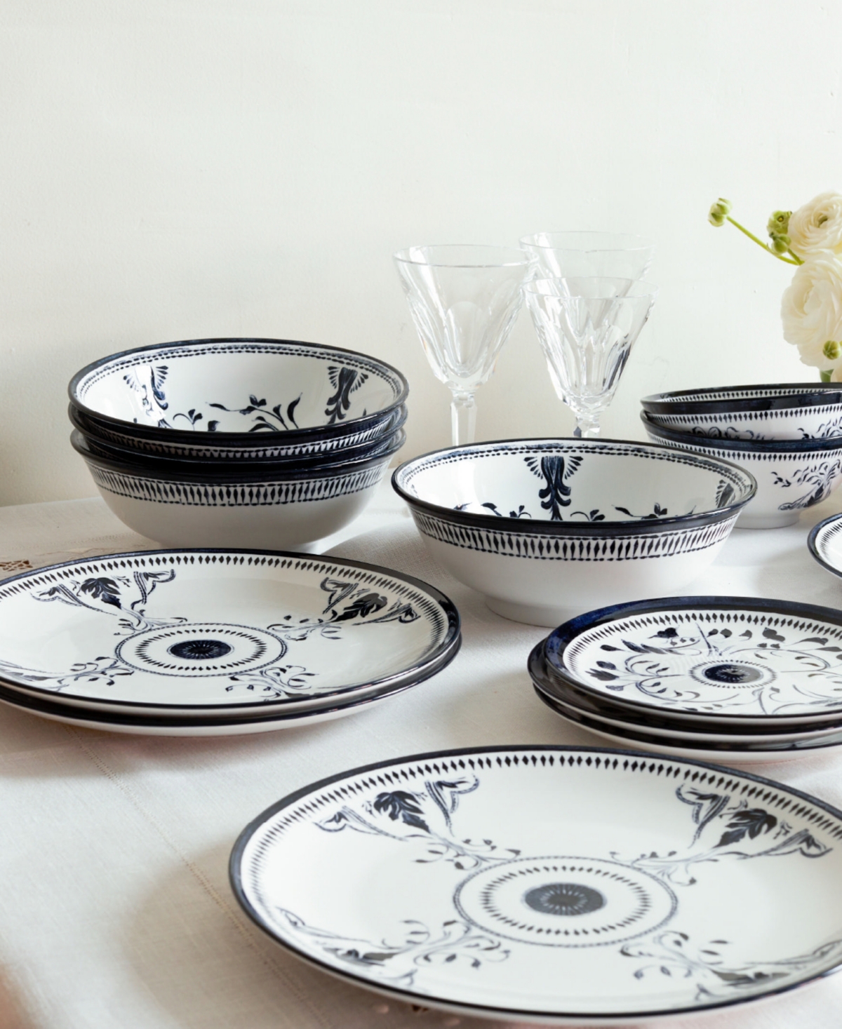 Lemieux Et Cie Bruges 16-Pc. Dinnerware Set, Service for 4