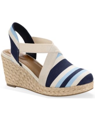 Women's Siennaa Closed Toe Wedge Espadrilles
