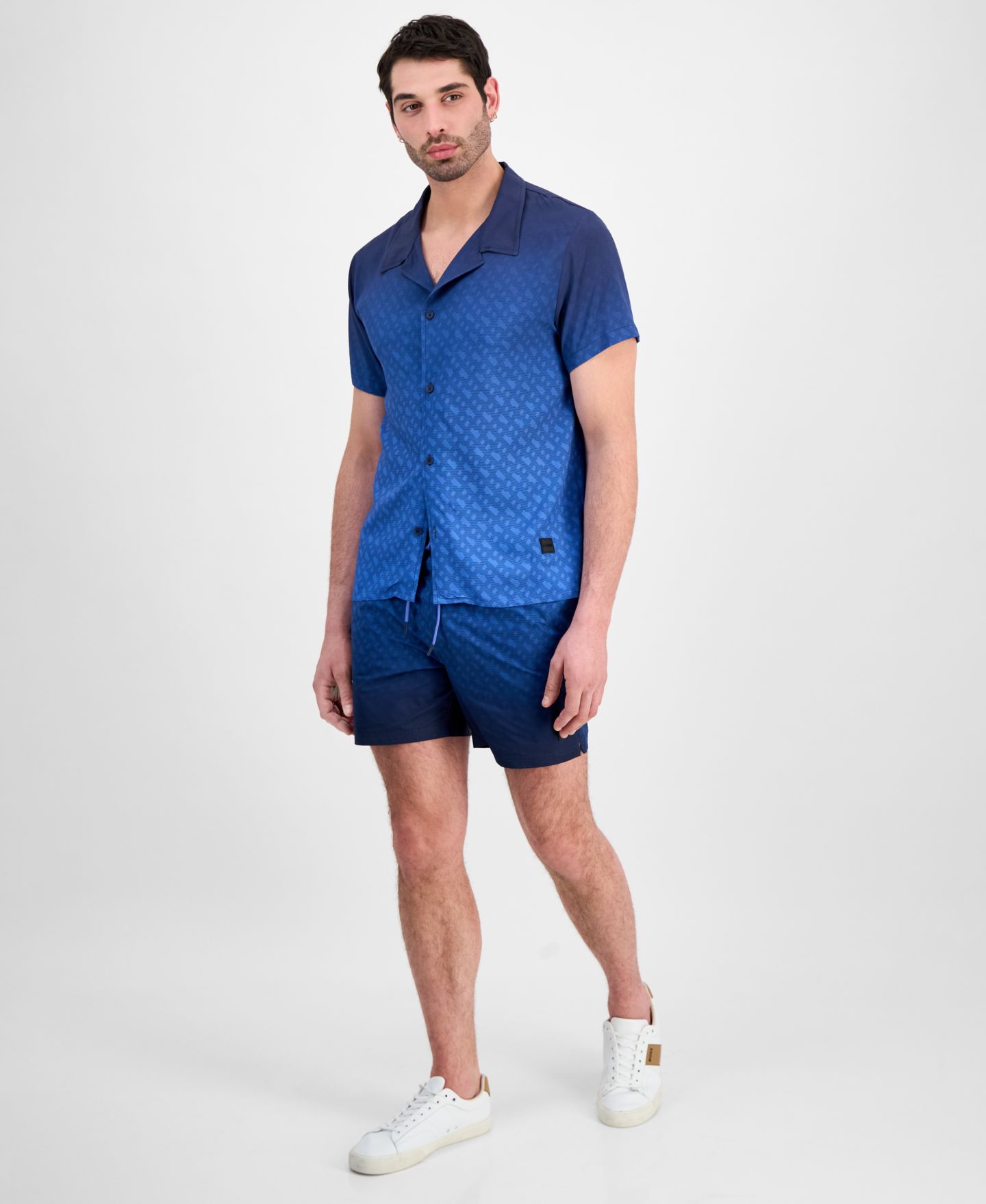 Мужская рубашка Hugo Boss Gradient B Button-Up Sun Protection Swim Shirt, цвет: Синий / Чёрный — фото 2