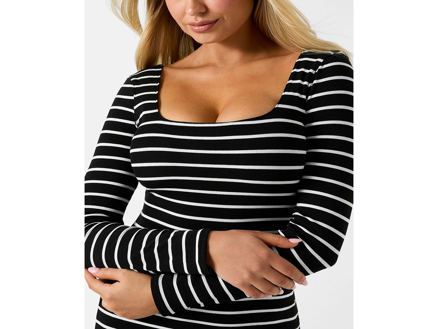 Женское платье GUESS Long-Sleeve Chrystle Square Neck Bodycon Short, цвет: Чистый белый — фото 3