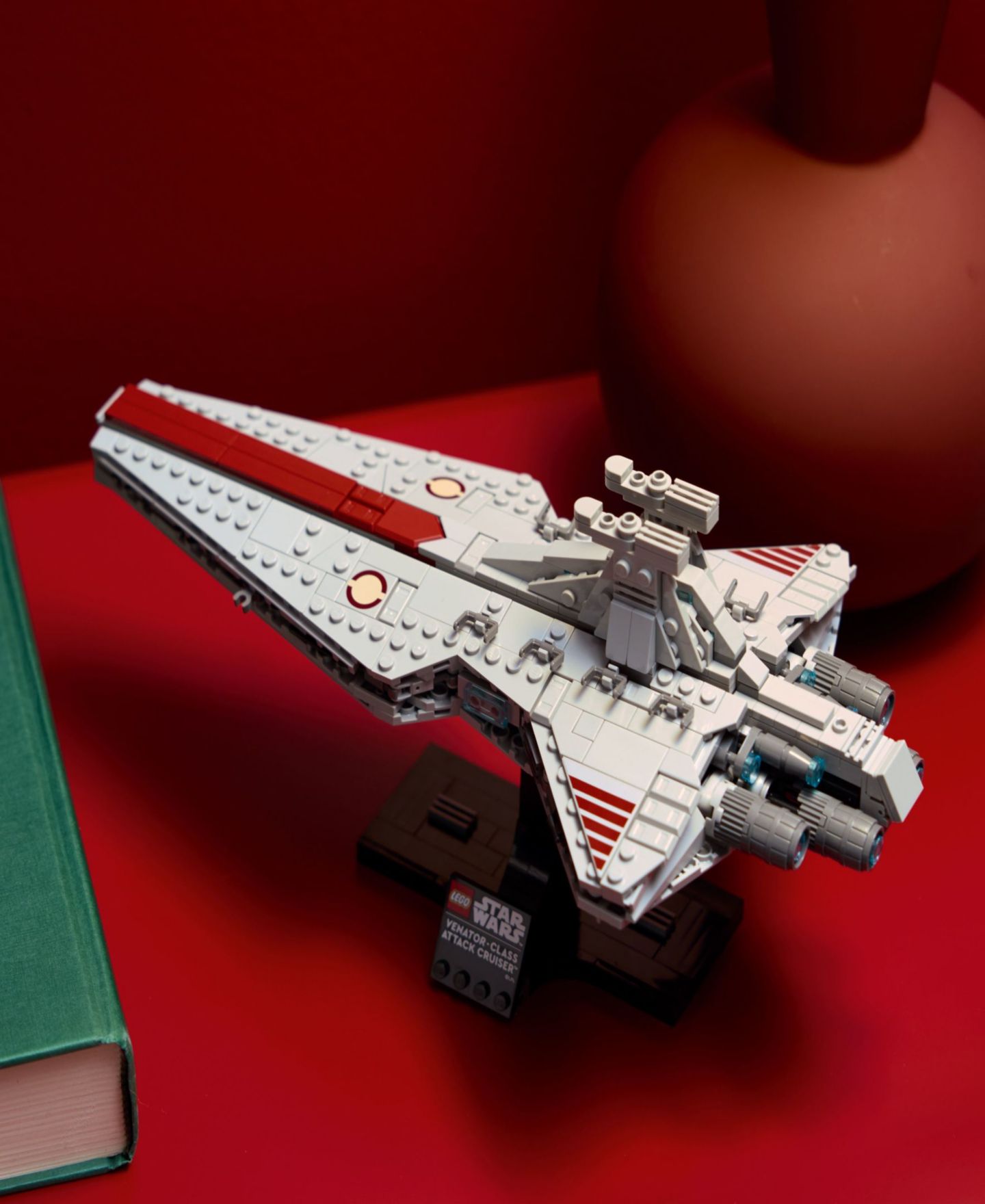 Детский конструктор LEGO® Star Wars Venator-Class Attack Cruiser Building Kit 75441, 643 Pieces — фото 6