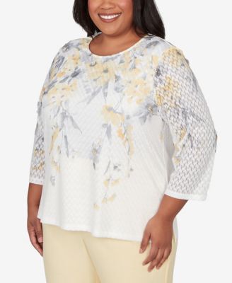 Plus Size Al Fresco Textured Floral Crew Neck Top