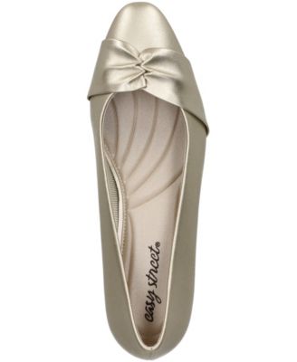 Lyanna Women's Block Heel Pumps