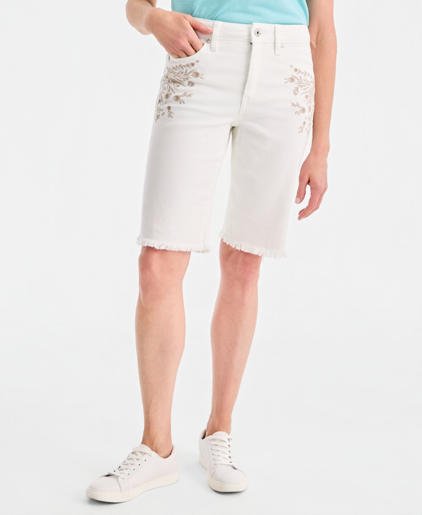 Женские шорты Style & Co Embroidered Mid-Rise Raw-Edge Bermuda, цвет: Белый — фото 3