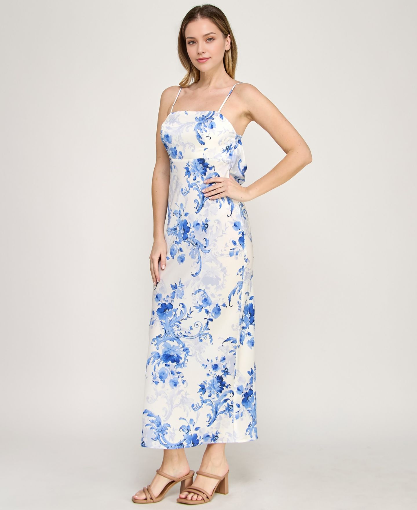 Женское платье BEAUTY & GRACE Juniors' Square Neck Floral Draped Back Maxi, цвет: Синий / Белый — фото 2