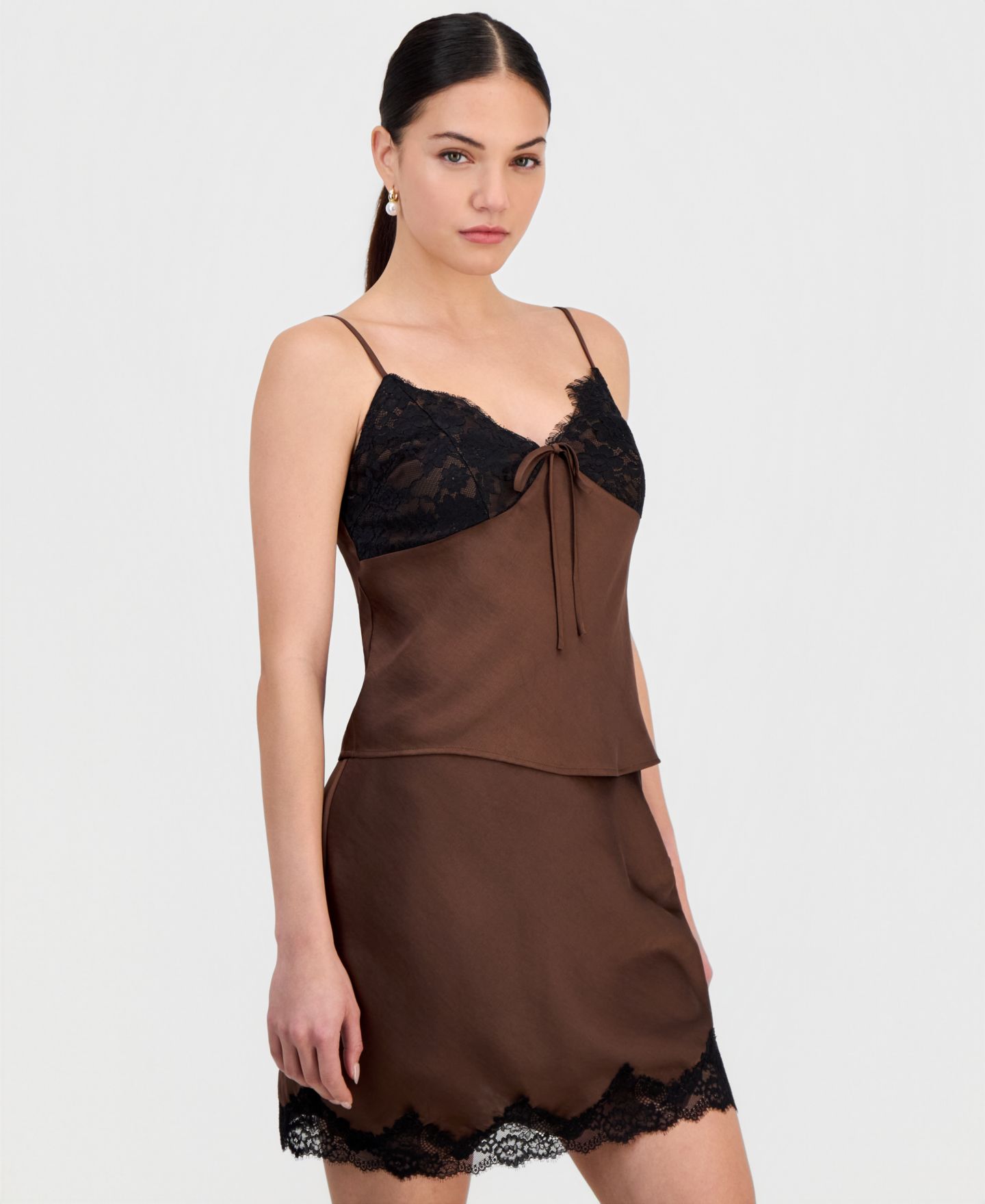 Женская юбка Bar III Lace-Trim Satin Mini, цвет: Коричневый — фото 3
