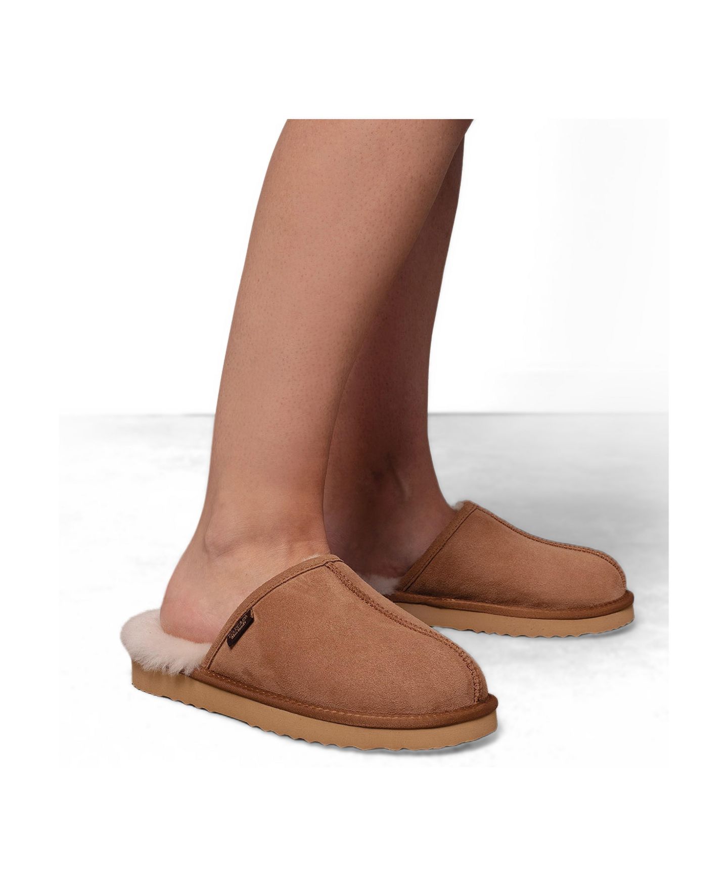 Женские сабо Celtic & Co. Sheepskin Mule Slippers, цвет: Каштановый — фото 3