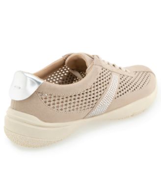 Women's Dion Round Toe Casual Sneakers