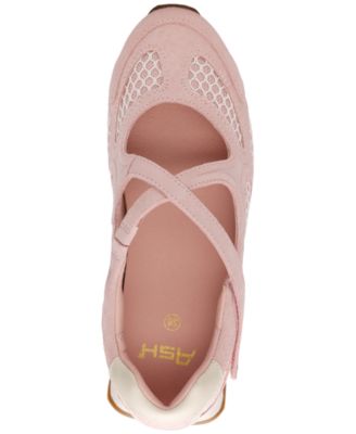 Women's Kore Round Toe Slip-On Sneakers