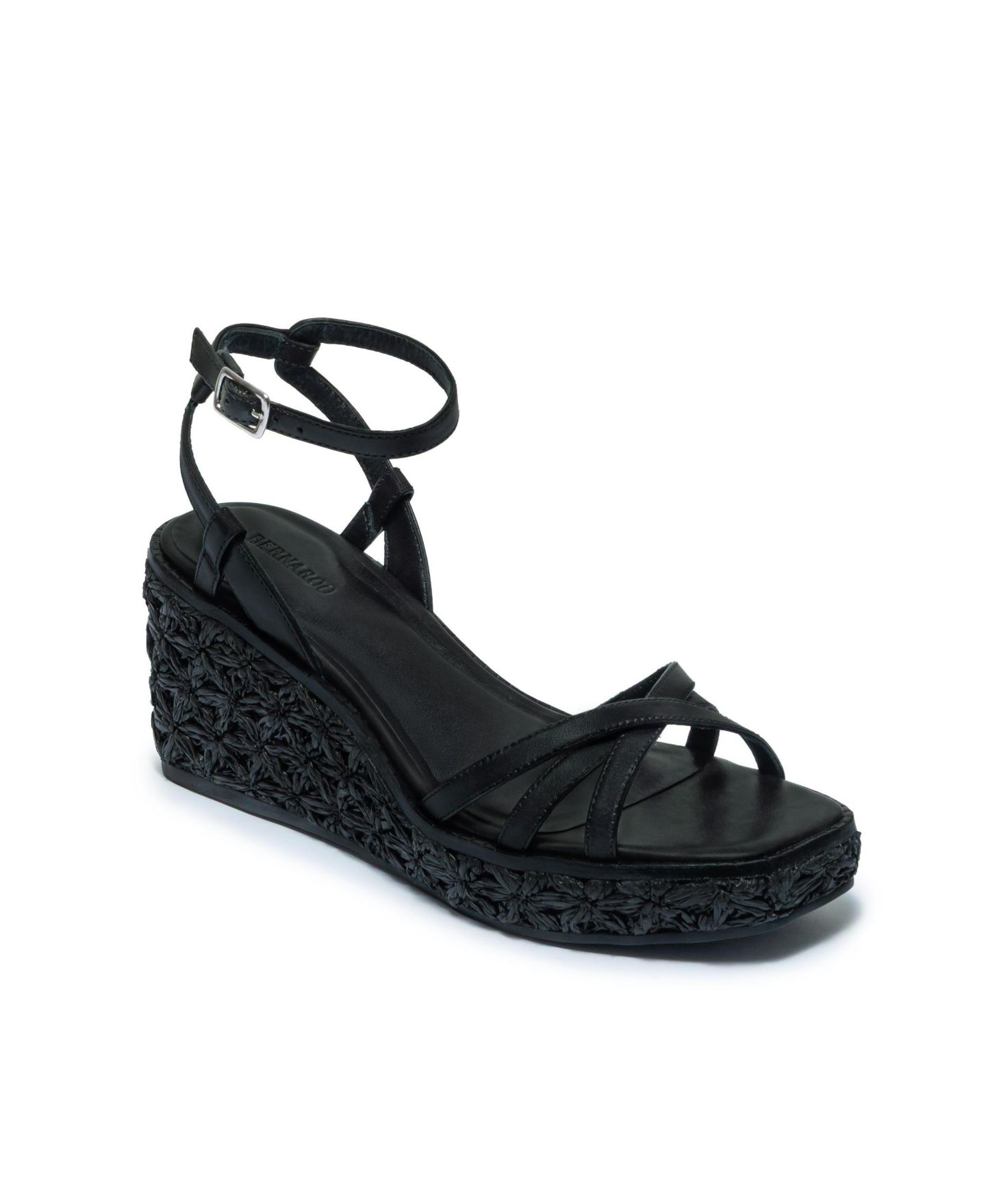 Женские сандалии Bernardo Footwear Cairo Wedge Sandal, цвет: Чёрный — фото 1