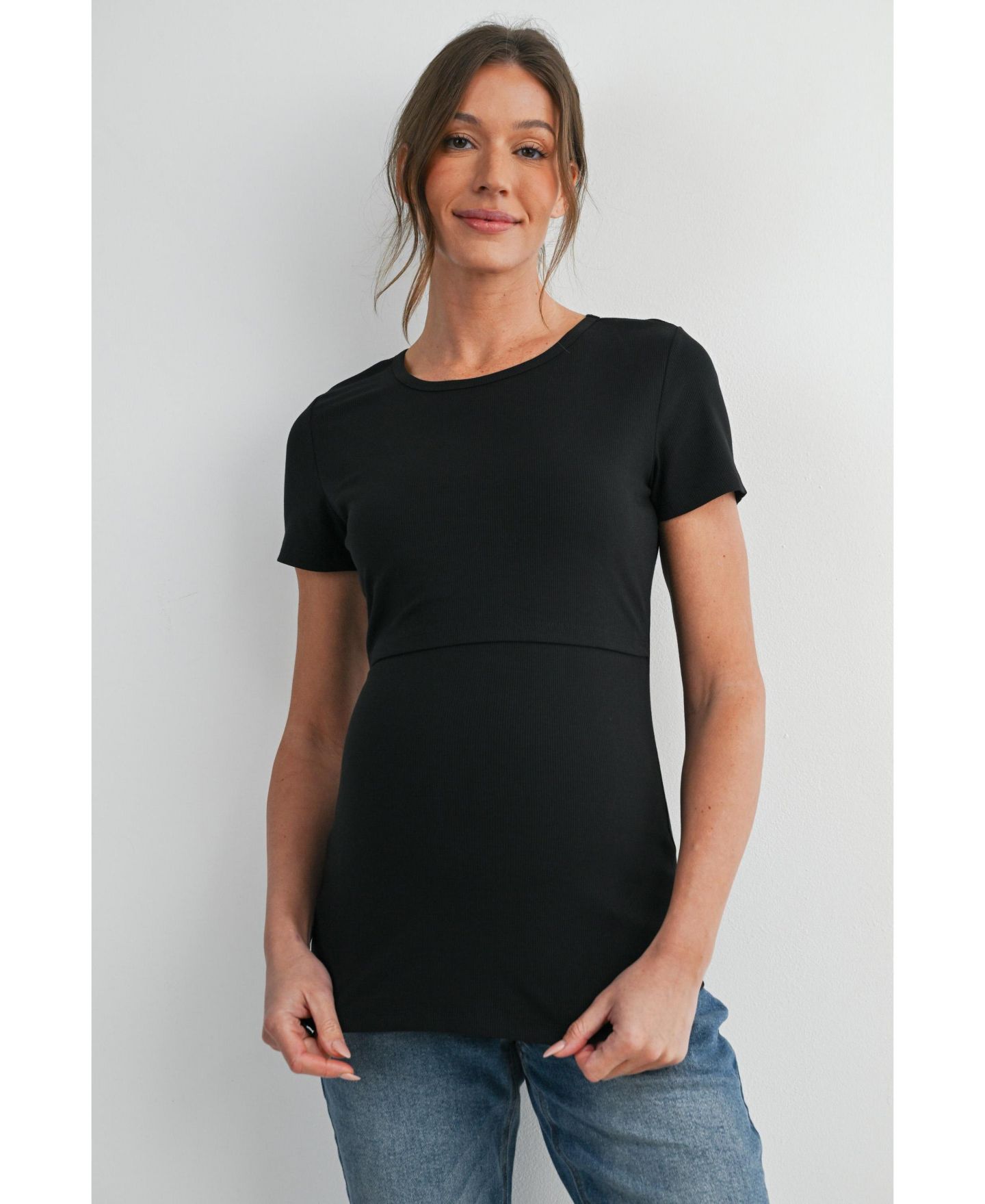 Женский топ Hello Miz Maternity Nursing Ribbed Short-Sleeve Crewneck Top with Lift-Up Panel, цвет: Чёрный — фото 1