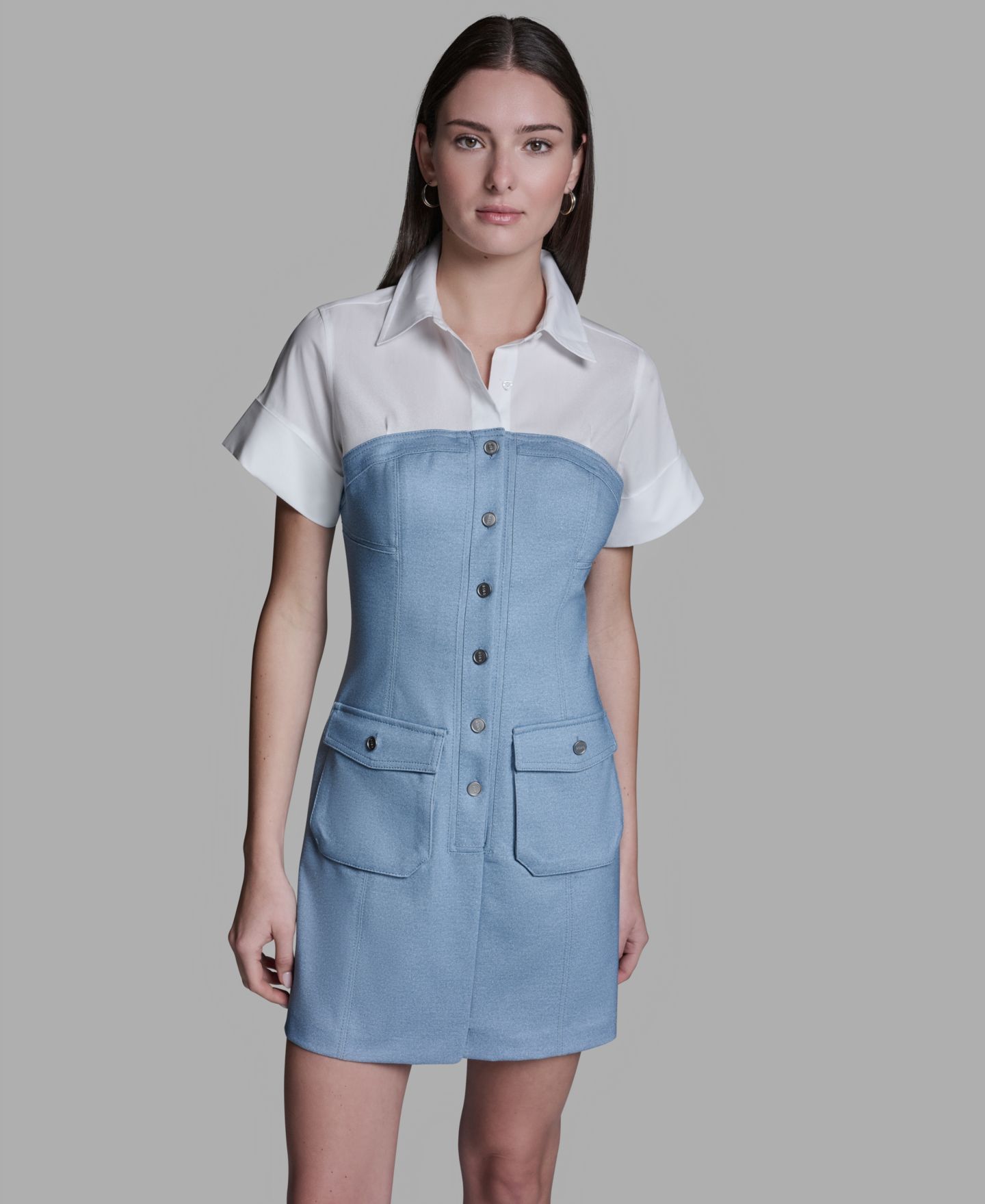 Женское платье BCBG Collared Neck Short-Sleeve Mini, цвет: Шамбре синий / Белый — фото 1