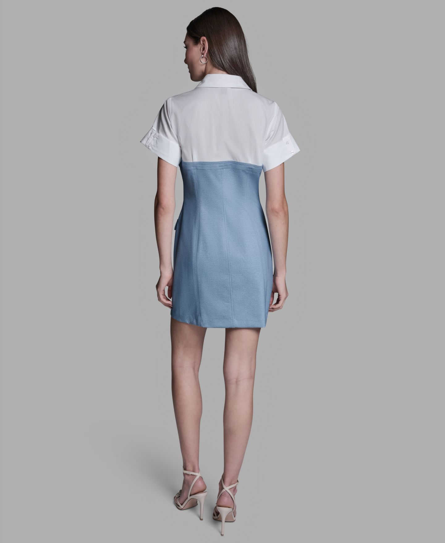 Женское платье BCBG Collared Neck Short-Sleeve Mini, цвет: Шамбре синий / Белый — фото 4
